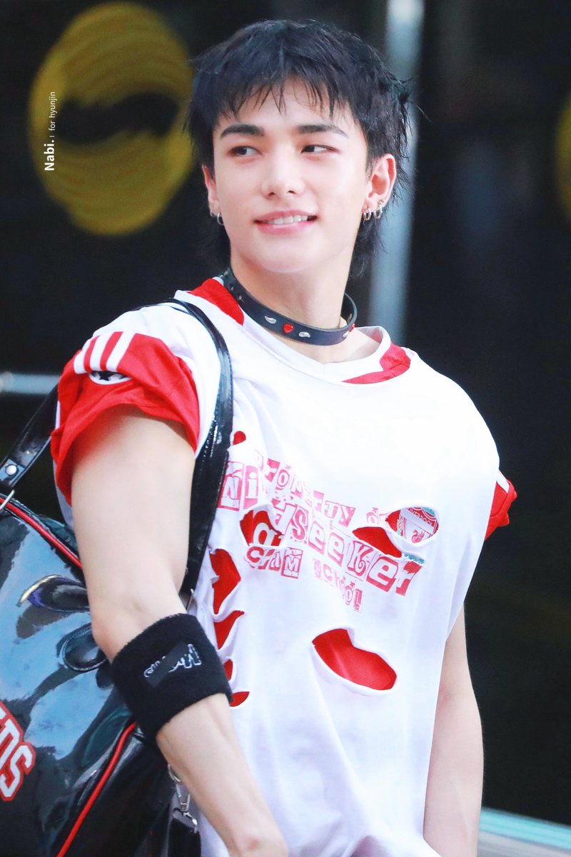nabi_320's tweet image. 250829 ☝️☝️

#현진 #hyunjin #straykids