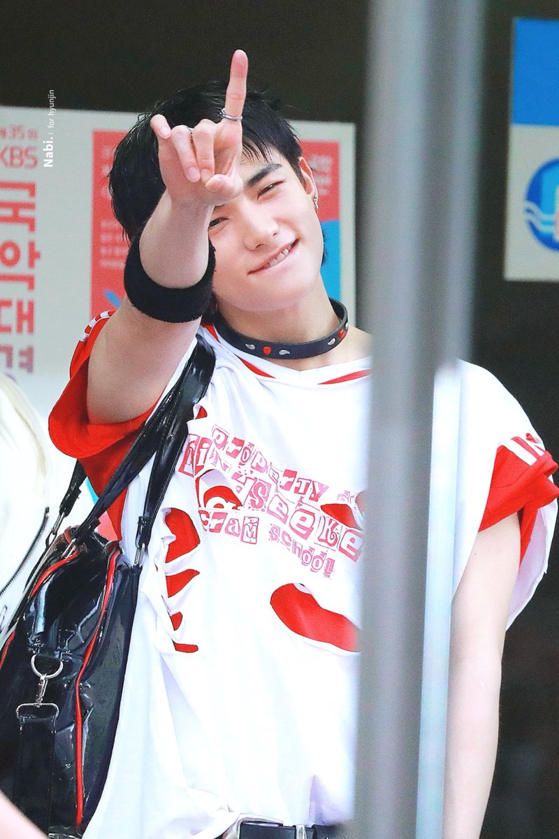 nabi_320's tweet image. 250829 ☝️☝️

#현진 #hyunjin #straykids