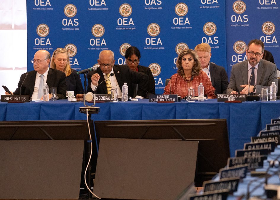 TheNancyRoc's tweet photo. 🇭🇹🇺🇸 Lors du groupe des amis d’Haïti, la mission US auprès de l’OEA appelle à agir d’urgence : financer la #MMSS durant la transition vers la Force anti-gangs, et renforcer les efforts contre le flux d’armes et d’argent vers les gangs terroristes. #Haïti #OEA @nouvelliste #NRoc https://t.co/Sri6EkYSQj