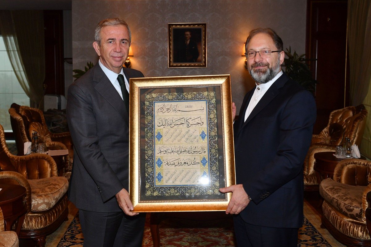 Özgür Özel;
Diyanet'e küllieye için Konsevaturarı yıkan,
Halka kızılırımak suyu içeren,
Kısırlaştırma paralarını barınak müteahhitlerine aktaran,
ODTÜ ormanını parçalamaya çalışan,
#AsfaltBetonBelediyeciliği yapan
"Mansur Yavaş bu şartlar altında yadsınmayacak seçenek" demiş 👏👏