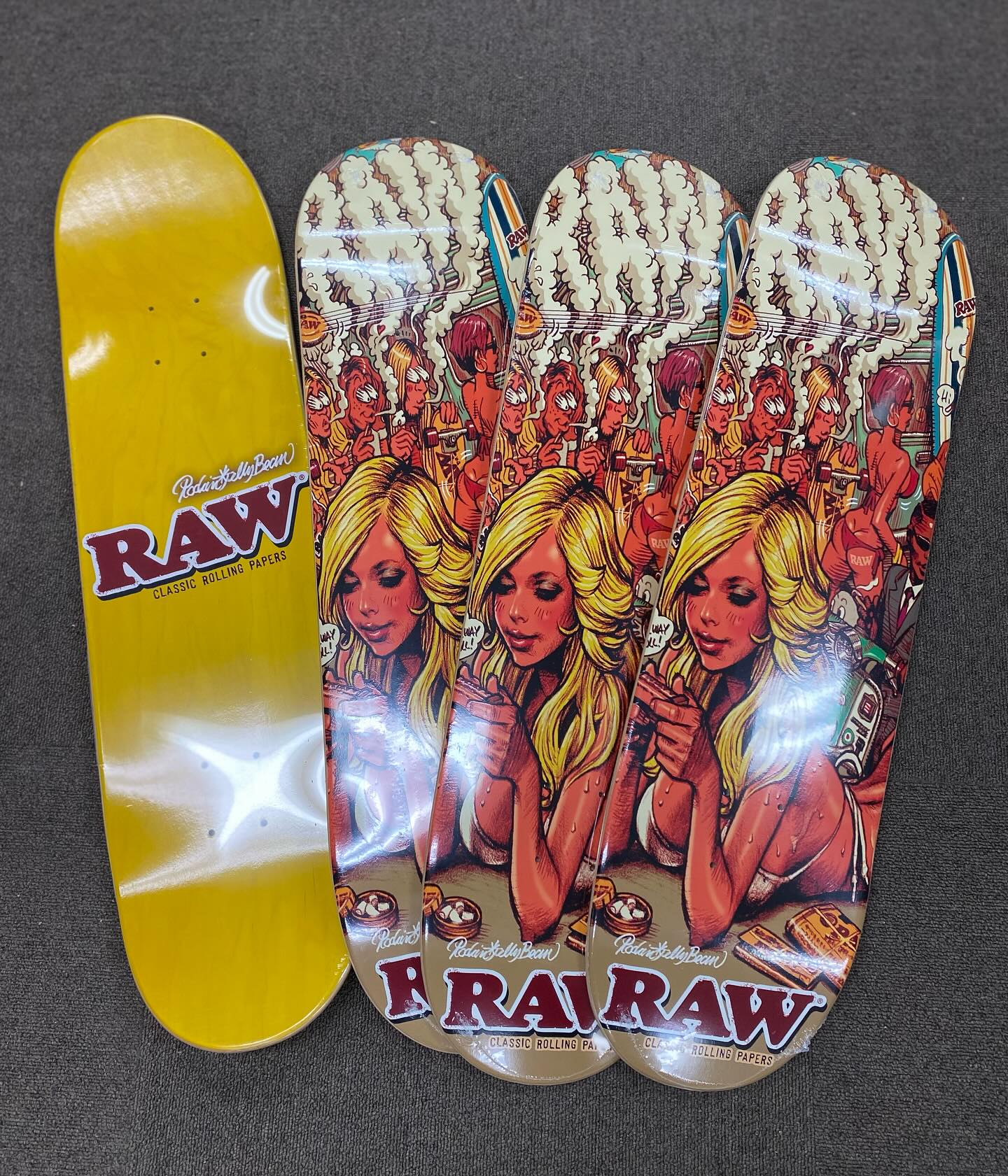 RAW CLASSIC ROLLING PAPERS スケートボードデッキ