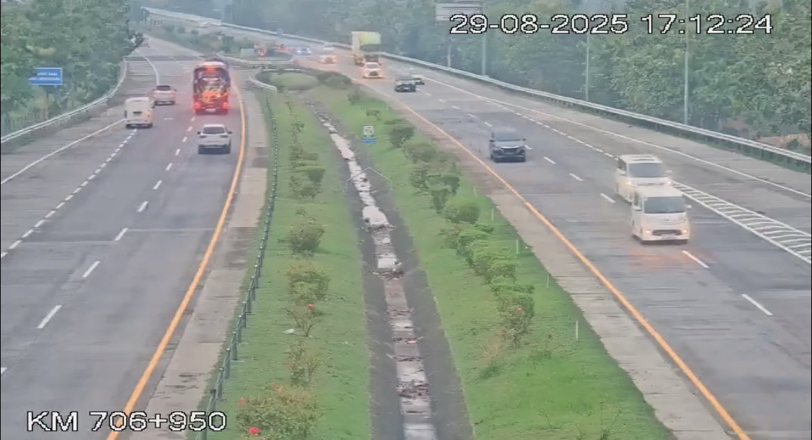 ASTRA Tol Jombang-Mojokerto (@astratoljomo) on Twitter photo 17.12 WIB — KM 706 - Lalu lintas terpantau lancar di kedua arah.
Utamakan keselamatan dan hati-hati dalam berkendara.
<a href="/RadioElshinta/">Radio Elshinta</a> <a href="/SonoraFM92/">Radio Sonora Jakarta</a> 17.12 WIB — KM 706 - Lalu lintas terpantau lancar di kedua arah.
Utamakan keselamatan dan hati-hati dalam berkendara.
<a href="/RadioElshinta/">Radio Elshinta</a> <a href="/SonoraFM92/">Radio Sonora Jakarta</a>