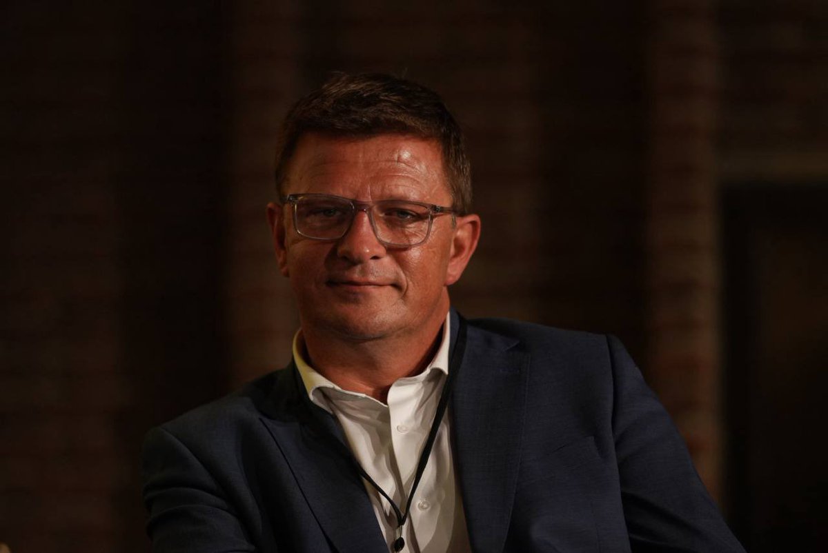 Non, vouloir mettre en place la bifurcation écologique n’est pas contradictoire avec notre volonté de réindustrialiser la France et de développer des emplois de qualité !

<a href="/GB_Marius/">Marius Girard-Barbot</a> mène le débat  avec <a href="/SaraMWaitzmann/">Sara Mimoun Waitzmann</a> <a href="/bdesingly/">Bertrand de Singly</a> <a href="/ArriveBenoit/">Arrivé Benoît</a> Bruno Toback et Fabien Guimbretière