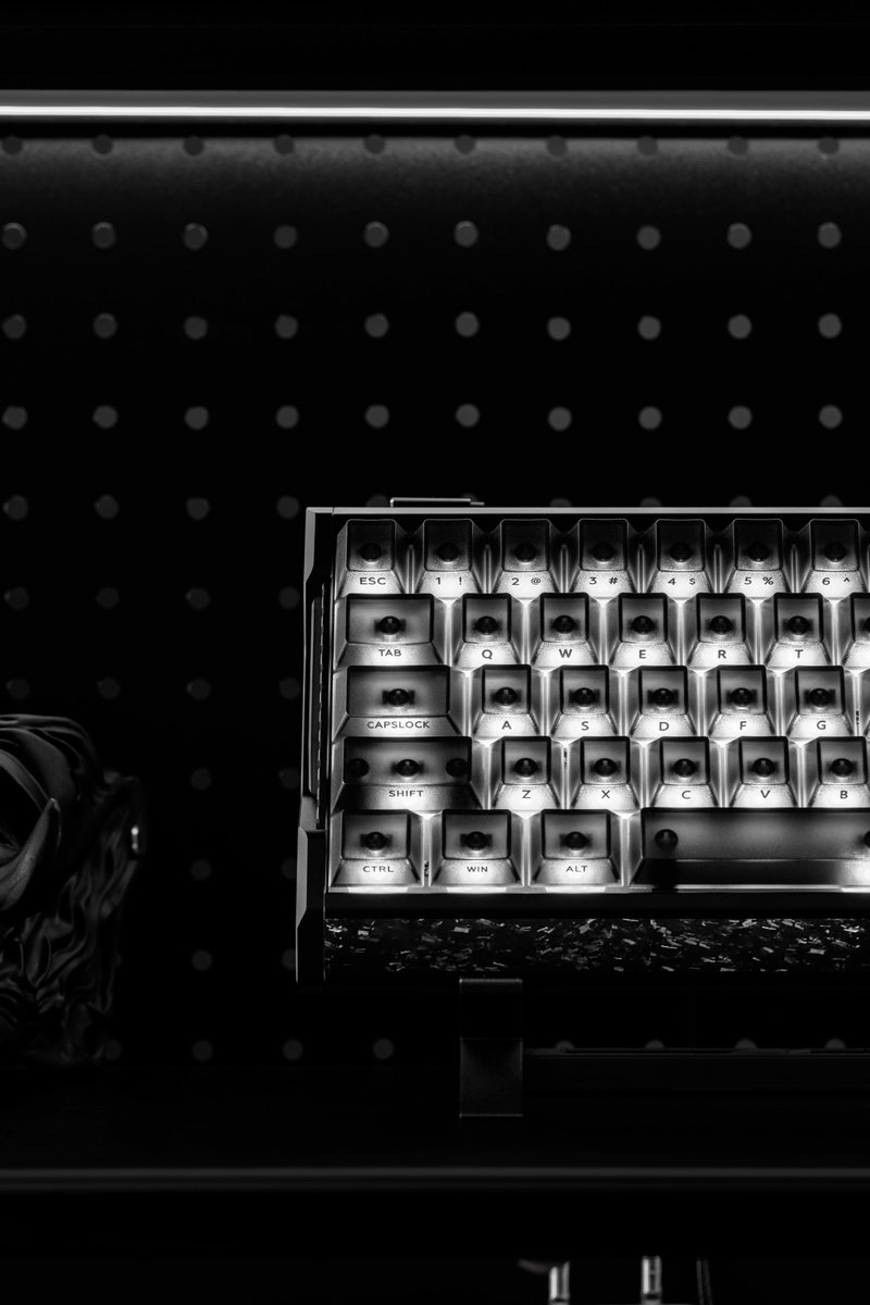 iQunix's tweet image. Dark vibes, fast taps—EV63 Dark Side RS for serious gamers. 🎮

iqunix.com/products/iquni…
