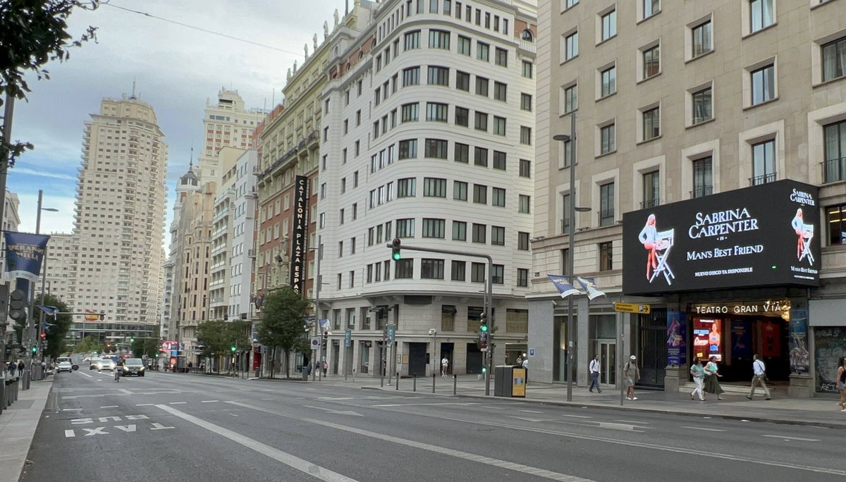 SabrinaCarpenSP's tweet image. Sabrina llena las calles de Madrid, España, por primera vez en su carrera gracias a la promoción de Man’s Best Friend 🐾🤯💘😭 @SabrinaAnnLynn