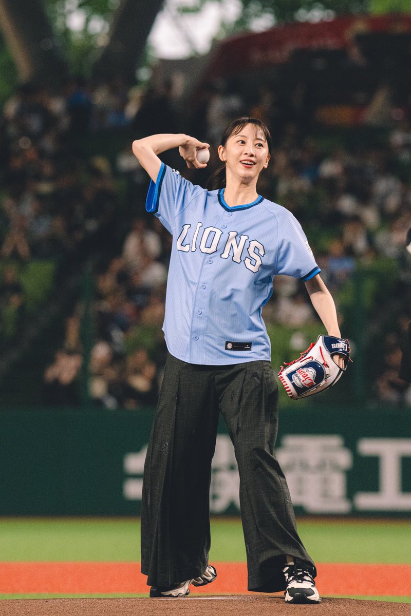 松井玲奈が豪快な投球を見せる！

「球場のみなさんが温かく応援してくれた」

⚾️記事はコチラ👇
nikkan-spa.jp/2115731

#松井玲奈 #埼玉西武ライオンズ #seibulions #セレモニアルピッチ #始球式
<a href="/renampme/">松井玲奈</a> <a href="/rena_info/">松井玲奈オフィシャルインフォメーション</a> <a href="/lions_official/">埼玉西武ライオンズ</a>