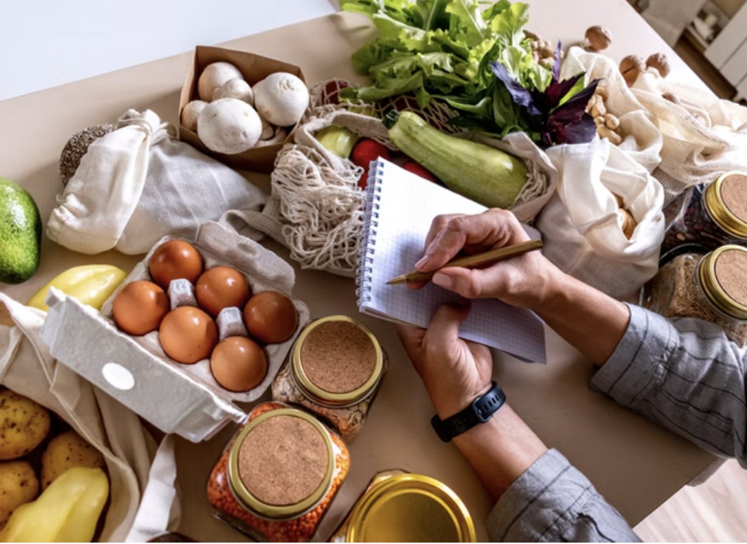 Feeling the pinch at the supermarket? We've got some easy ideas! It’s all about simple swaps that add up to a big impact — for your wallet, your health, and the environment. What are your top tips?
bit.ly/3zB2Gyr
#BexleyEcoFest #EcoLiving #EatSeasonal #SupportLocal