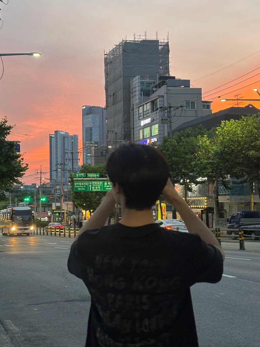 김규빈, 생일 축하해. 규빈아, 네가 내 별이라는 걸 알고 있니? 다른 사람을 사랑하는 따뜻하고 특별한 사람이야. 성격도 너무 사랑스러워. 넌 내 동기부여의 원천이자 항상 내 곁에 있어. 많이 성공하고 항상 내 햇살이 되어주길 바라. 사랑해.💗💗🥇🥇
#HAPPYGYUVINDAY
#HEREandFOREVERwithGYUVIN