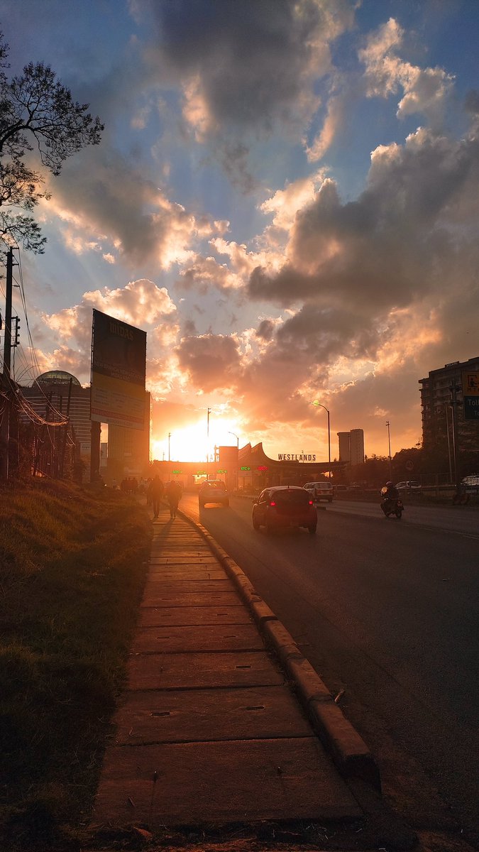 Tumefunga Laptops. Hadi Monday.