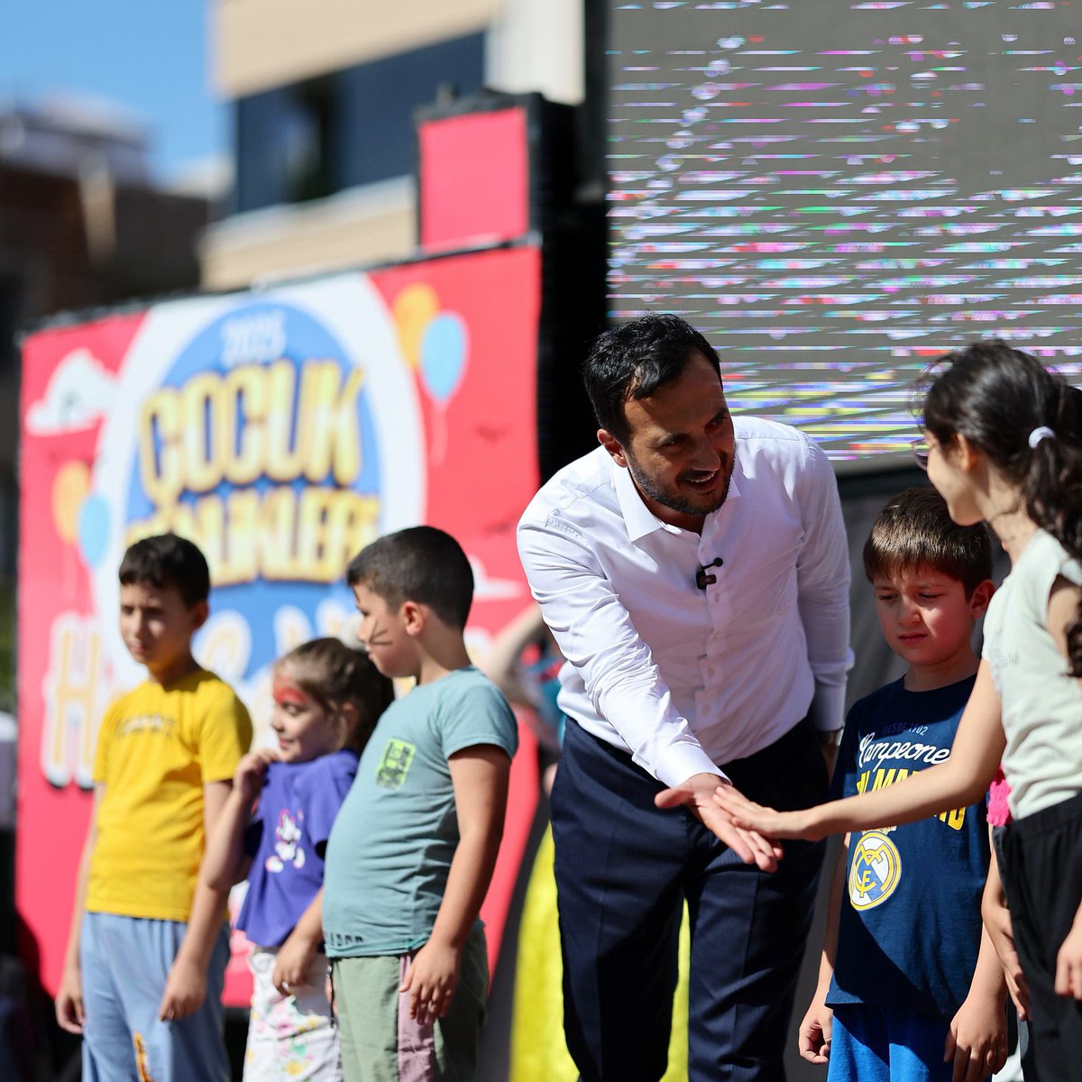 İstanbul Takipte (@isttakipte) on Twitter photo Sıfır kibir, sıfır ego… Kimseyi ötekileştirmeden, siyasi görüşüne bakmadan; çocukların ‘Abdullah abisi’, büyüklerin evladı.
<a href="/abdullahozdemir/">Abdullah Özdemir</a> 🇹🇷 Sıfır kibir, sıfır ego… Kimseyi ötekileştirmeden, siyasi görüşüne bakmadan; çocukların ‘Abdullah abisi’, büyüklerin evladı.
<a href="/abdullahozdemir/">Abdullah Özdemir</a> 🇹🇷