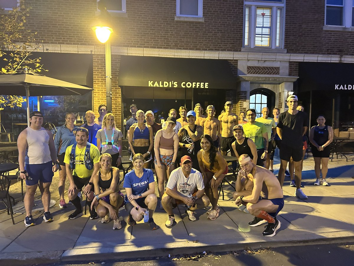 SpewakR's tweet image. Happy Friday! We celebrated our teammate, Claudia Krasnoff’s birthday with some beautiful sunrise miles through Clayton! #spewakracing #runstl