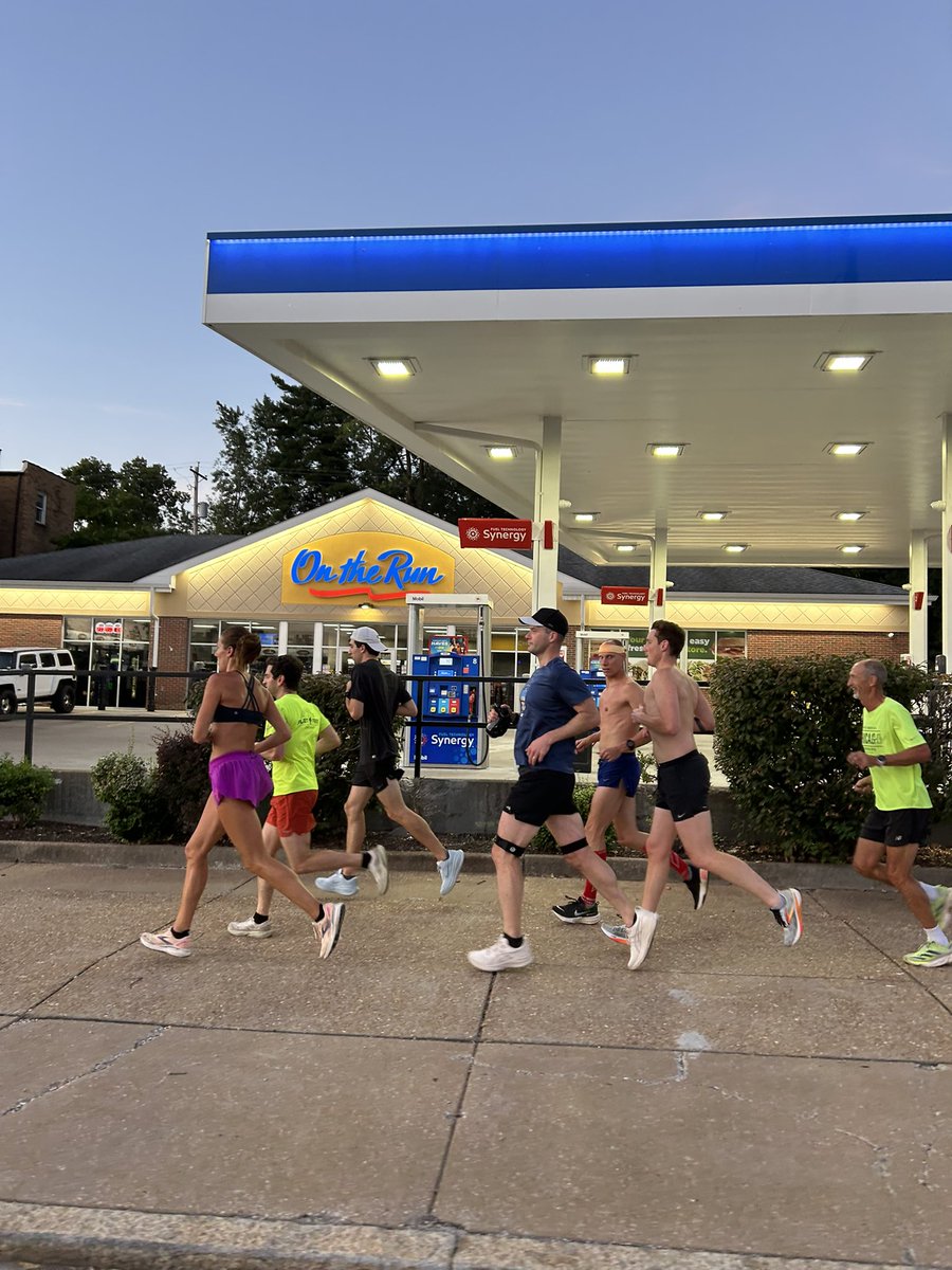 SpewakR's tweet image. Happy Friday! We celebrated our teammate, Claudia Krasnoff’s birthday with some beautiful sunrise miles through Clayton! #spewakracing #runstl