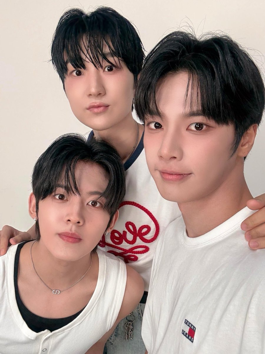 INAMINUTE_PHL's tweet photo. Natapos na ang unang fansign para sa “How We Do”~🥰
Ang saya kasi matagal na tayong hindi nagkita, at talagang na-enjoy ko ang oras kasama ang mga INNING 😉 Maraming salamat ulit ngayong araw!!❤️

#InAMinute 
#BGM_HOWWERISE_PLAY
#JUNTAE #JAEJUN #HYUNYEOP https://t.co/FZfgAZv7nq