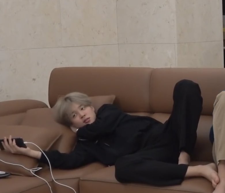 IOt7army's tweet image. Jungkook running with that crazy inclination. 
Me watching him: