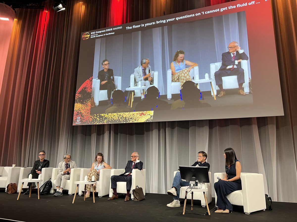 LIVE now at #ESCCongress ⚠️

Interactive session: The floor is yours!🎤
Struggling with fluid overload in #HeartFailure?💧

Experts highlight that effective decongestion is the cornerstone of improving symptoms, reducing rehospitalizations, &amp; enhancing survival🫀

On stage now