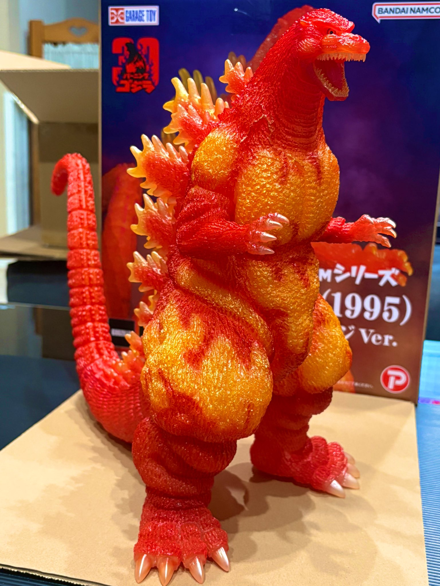 東宝30cmシリーズ ゴジラ（1995）「香港上陸」クリアオレンジVer.完成品 東宝30cmシリーズ ゴジラ（1995）クリアオレンジVer.: トイ