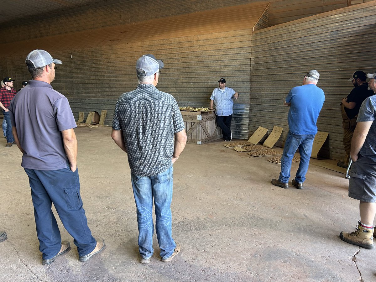 EPAA_pei's tweet image. #FridayFeature! 📸

This week’s AIM (Agronomy Initiative for Marketable Yield) outreach events &amp;amp; BBQs with @PEIPotatoes showed how practical research &amp;amp; on-farm trials are driving collaboration across the #PEIAg industry. 👏