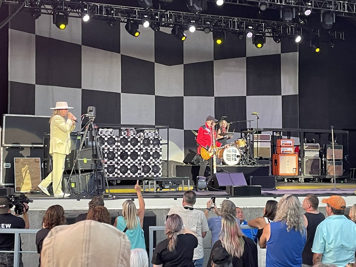 Now playing 
Cheap Trick 
#CheapTrick