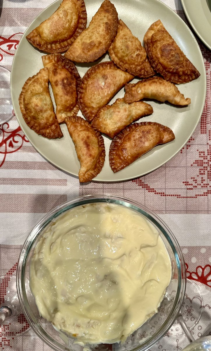 Homenaje a la casquería más cañí y barriobajera donde mi señora madre. Los vinos perfectos, el clarete de #PuntoNemo pura fruta y acidez, para beber sin mesura!