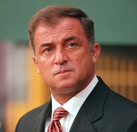 İmparator Fatih Terim:

“Değmeyen birine dönüp bakmam. Adamsa notunu, havyansa otunu verir giderim.”