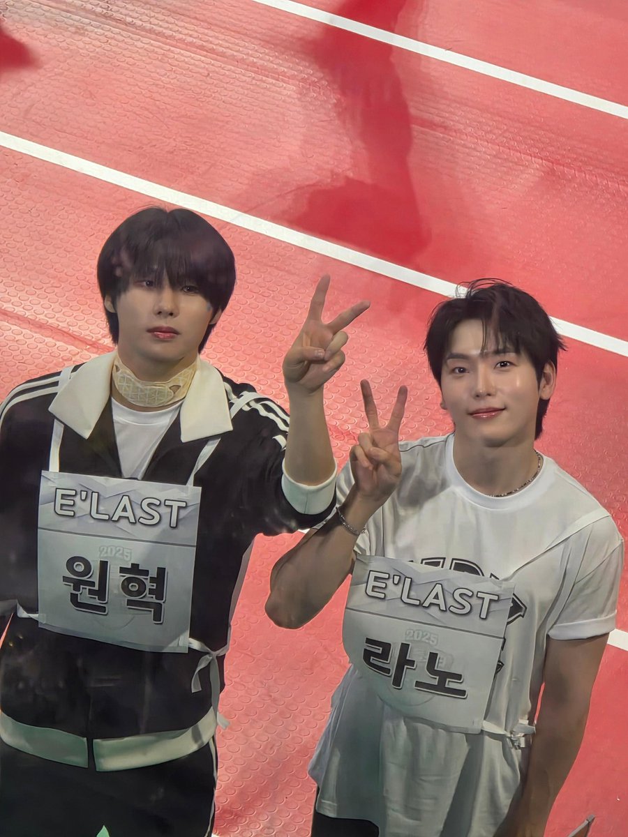 Awon2222's tweet image. 카메라 안가져가서 찍은게 없는줄알았는데 머가 있긴 했다 

#아육대
#ELAST #엘라스트 #エラスト

@ELASTofficial