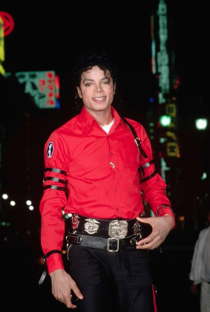 when you celebrate your birthday and your favorite artist on the same day: