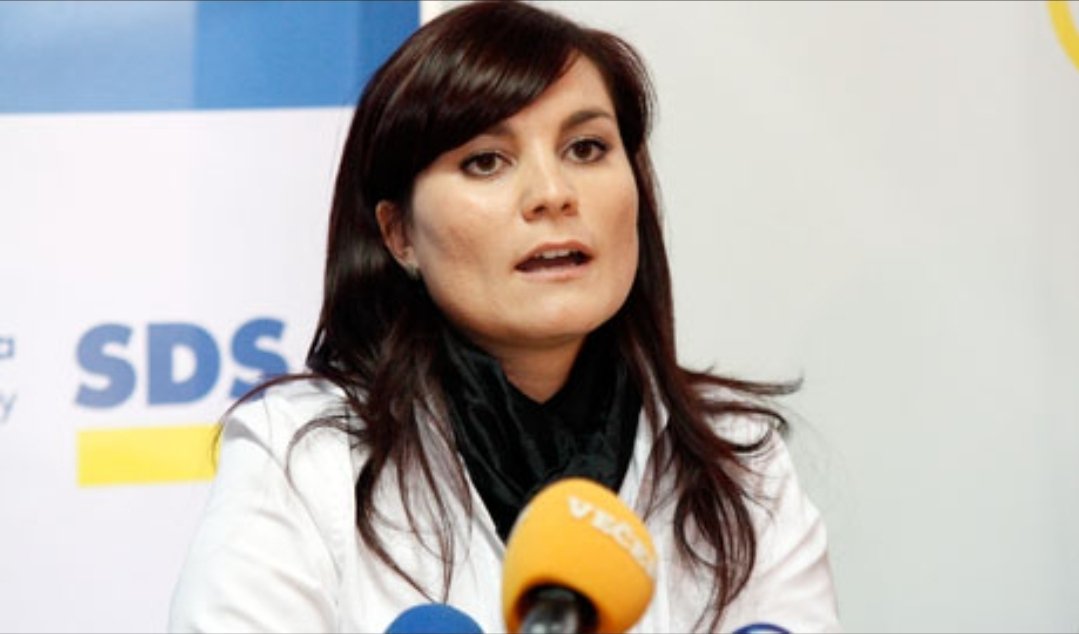 Spomnimo se za trenutek miroljubnih protestnikov, ki so osvobajali parlament. Čista stranka SDS, kajne <a href="/MitjaIrsic/">Mitja Irsic</a> ?