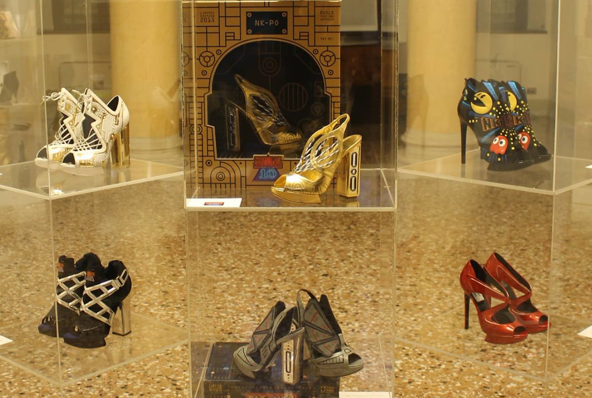 giuseppeguari17's tweet photo. #VentagliDiParole #AlPasso
< La suola rossa delle mie scarpe è come un fazzoletto che una donna lascia cadere se ha visto un uomo che la attrae. >
Christian Louboutin ❤️👠❤️ https://t.co/agVmoQvKer