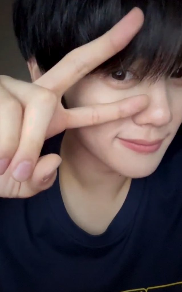 Nonsyer1's tweet image. 🐶𝐇𝐚𝐩𝐩𝐲 𝐁𝐢𝐫𝐭𝐡𝐝𝐚𝐲 𝐭𝐨 𝐊𝐢𝐦𝐆𝐲𝐮𝐯𝐢𝐧 ♡⊹

생일 축하해요🩵🩵💗💗태어나줘서 고마워

#김규빈 #KIMGYUVIN   #KimGyubitnaDay830