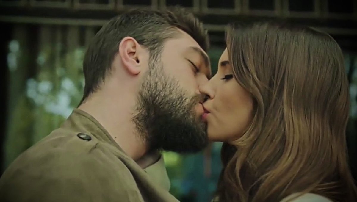 CaterinaMonteb4's tweet photo. Sinan: “sono qui.”
Pelin: “Sinan ieri sera io...”
Sinan: “shhh non dire niente. Ciò che é successo ieri non esiste, esistiamo solo noi.”
Pelin: “si, qui dove tutto é iniziato”
🥹✨💘
#TatliIntikam • #SweetRevenge • #PelSin https://t.co/wTLAGYaFGc
