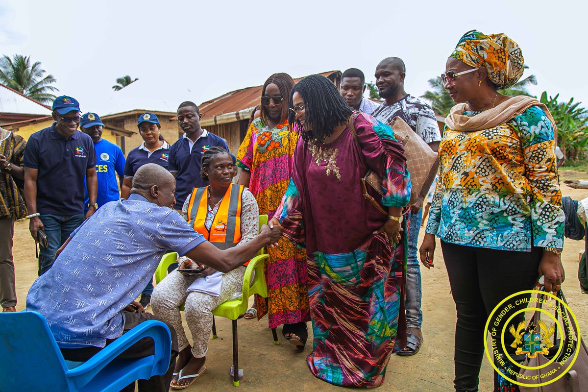 MoGCSP_Ghana's tweet image. In Ensuring no one is left behind in the national scale up, the Minister for Gender, Hon. Dr. Agnes Naa Momo Lartey, monitored enumeration exercise to expand #Socialprotection programs to more vulnerable households in the #Obogu community in the Asante Akim South Municipality.