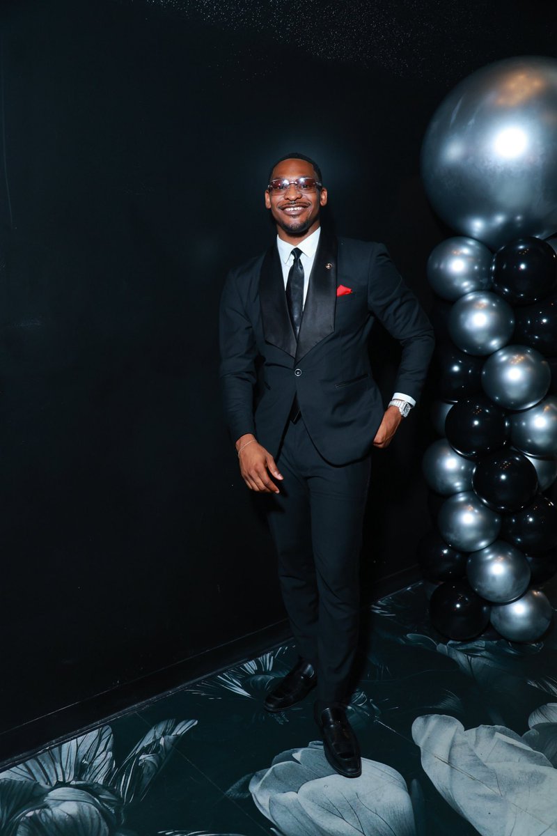 ___Toheeb's tweet image. 2 Sides 🃏