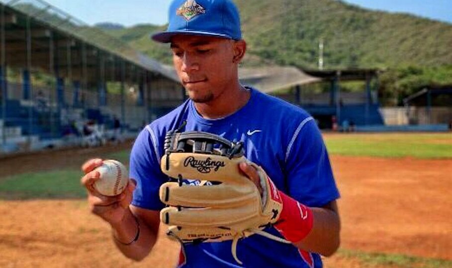 ReporteYa's tweet image. #29Ago #Béisbol
Tiburones de La Guaira adquirió al infielder Máximo Acosta desde Águilas del Zulia a cambio de los lanzadores Pedro y Luis Alejandro Rodríguez. Acosta, de 22 años, debutó en MLB el #18Ago con tres jonrones en sus primeros hits. - @Monitoreamos