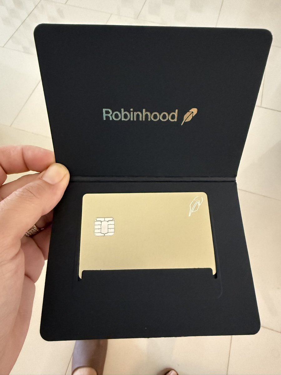Just trying to blend in #hood $hood Bullish on Robinhood Forsure ✌️