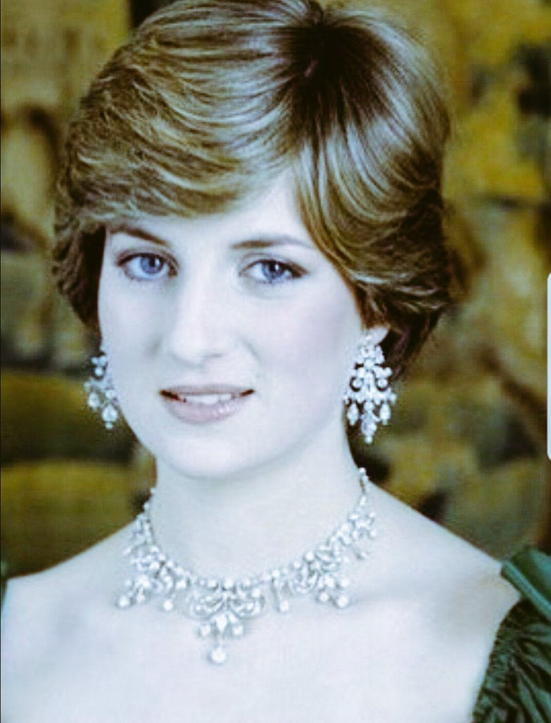 تم تو اپنے ہو کیسے نکالیں دل سے 
ہم تو دشمن کو بھی بے گھر ہونے نہیں دیتے