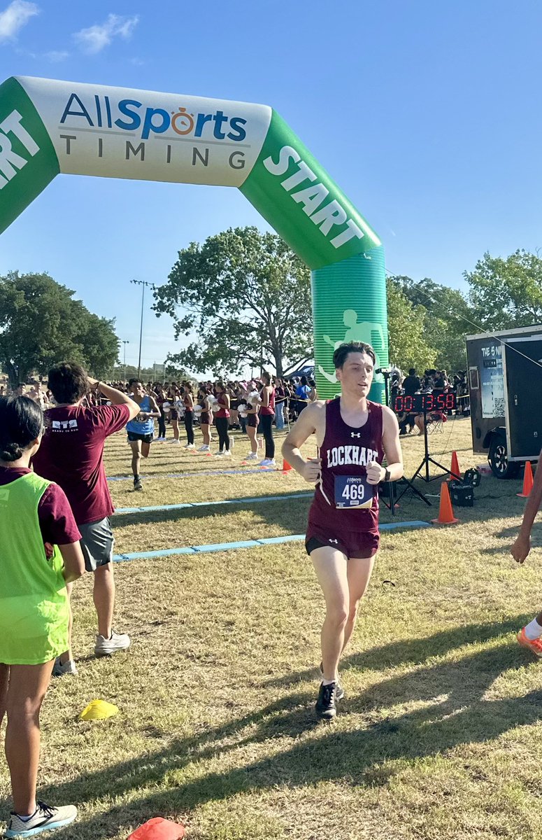 LauraBrast's tweet photo. Hayden at the 38th Annual Hippensteel XC Invitational this morning. I’m so grateful I can just walk to the park from my campus to watch him run! 🦁#senioryear @LockhartISD https://t.co/FYRZpwiA55