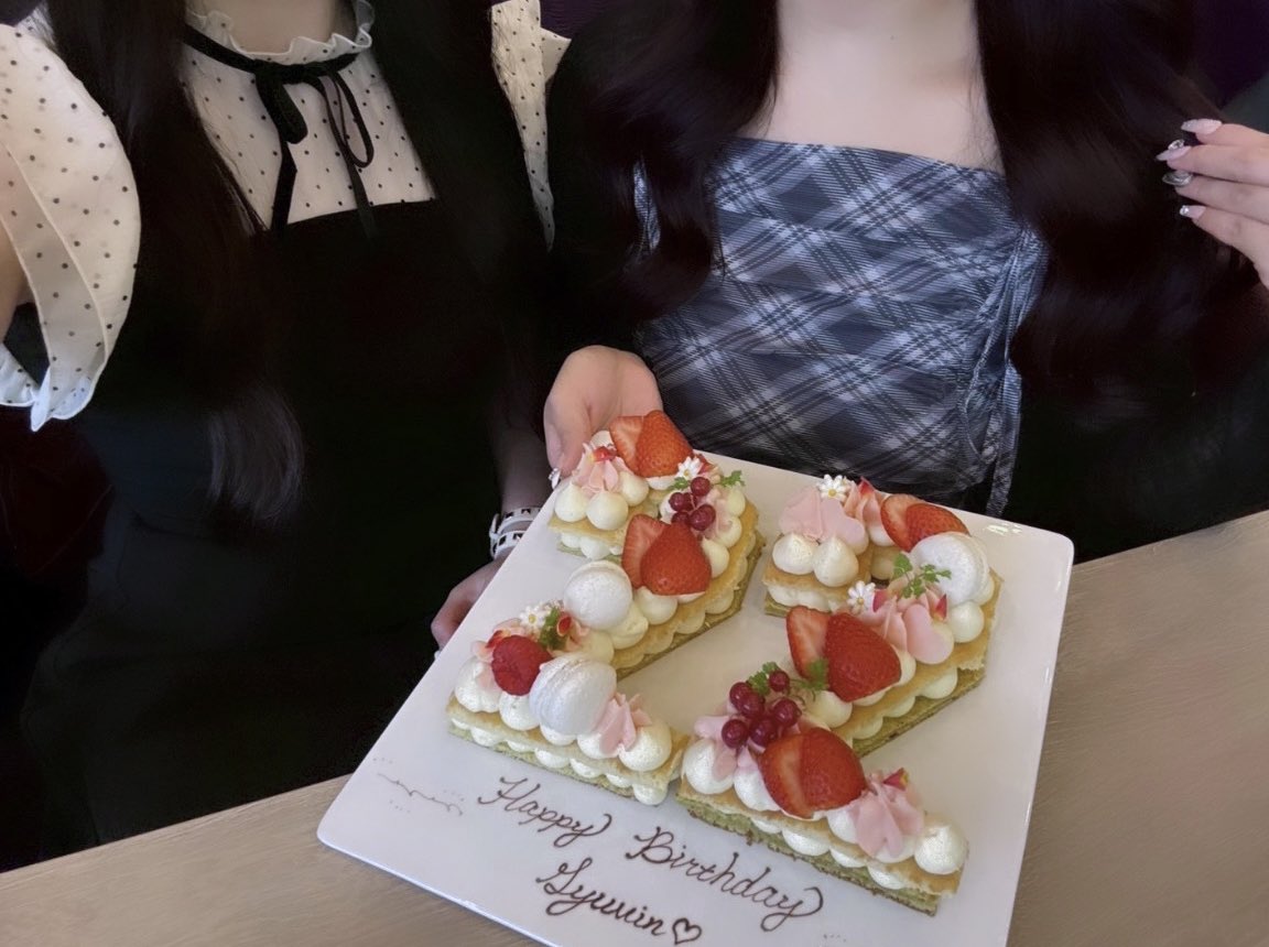 Happy birthday Gyuvin🩵

당신을 만난것은 제 인생에서 정말 행운입니다☘️
언제나 고마워요🪽🎶 사랑해~꒰ ᐡ⸝⸝- ‧̫ -꒱♡

#ZEROBASEONE #ZB1 #제로베이스원 
#KIMGYUVIN #キムギュビン #김규빈
#HAPPYGYUVINDAY
#수시로_규빈이_생일축하중
#HEREandFOREVERwithGYUVIN