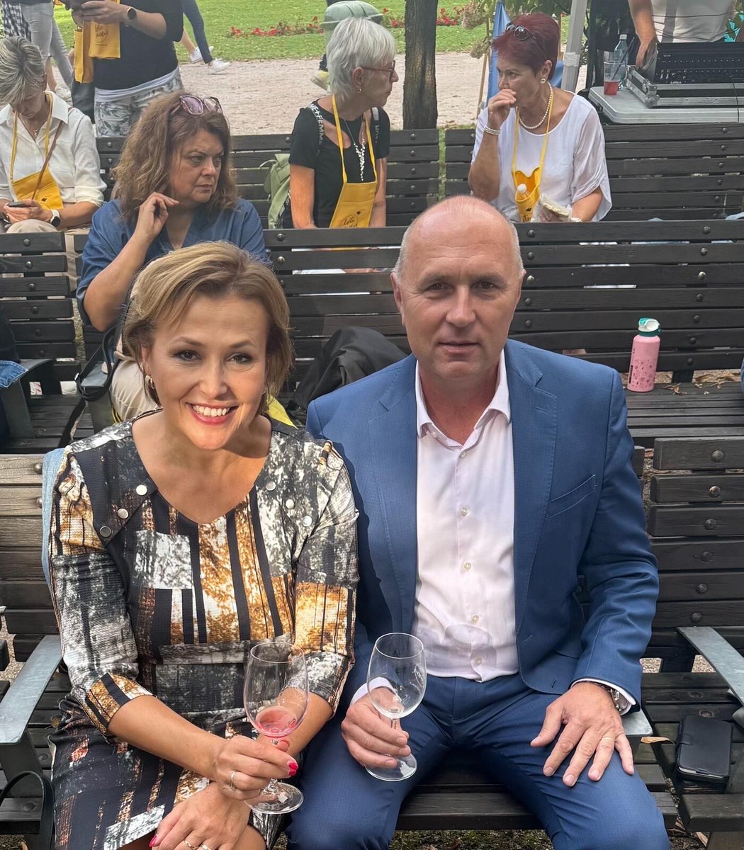 🍷 Svatek vína na soutoku v Hradci Králové
Hezký večer z krásné akce plné příjemných setkání a dobrého vína. Společně s hejtmanem Petrem Koletou jsme podpořili tuto tradici, která k našemu regionu neodmyslitelně patří. 🌿✨