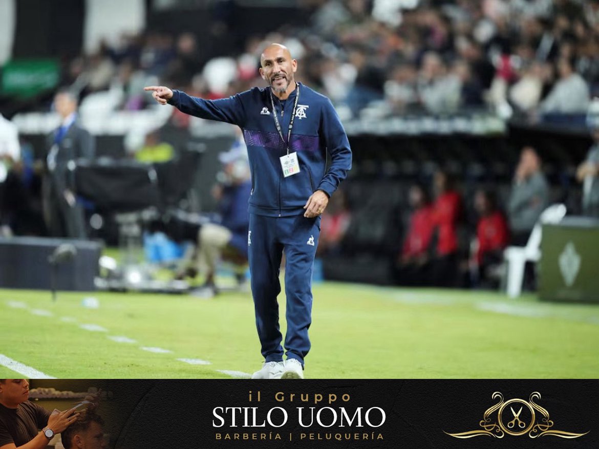 Pablo Guiñazu asume esta tarde como nuevo DT de Libertad.

Acuerdo hasta diciembre de este año revisable.

Deivis Barone, otro ex Libertad, será su asistente principal.

Se sumará al CT gente de la casa. 

#VersusRadio | <a href="/Universo970py/">Universo 970 AM</a>