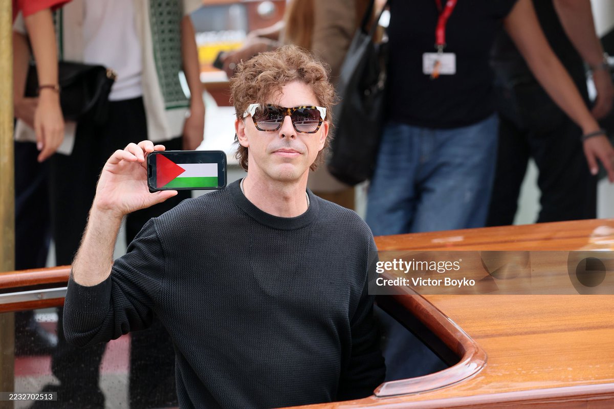 Michele Riondino è arrivato al Lido #Venezia82.