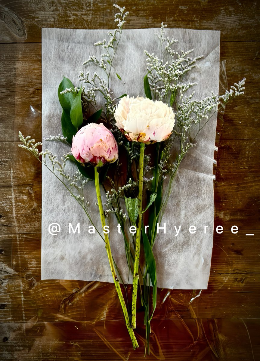 *그들이 물고빠는, 이상적인 펨돔의 모습
미디어에 의해 학습된 도미나들
그들은 해당 미디어 영상물이 애초에 남초문화에서 소비자니즈를 반영한 결과물 이라는걸 인지해야한다 =지배구조의 논리가 혼란에 빠지는 지점
실제로 역할을 수행하는 여성들도 있으니 수요와 공급이 맞게되면서 그들만의