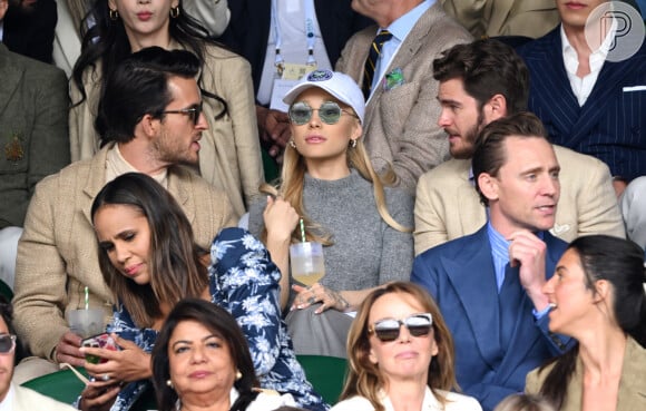 o asianation estava tão frustrado esse dia que shippou ela com um viado pq sabia que ela não nos dariam o orgulho de ficar o andrew garfield