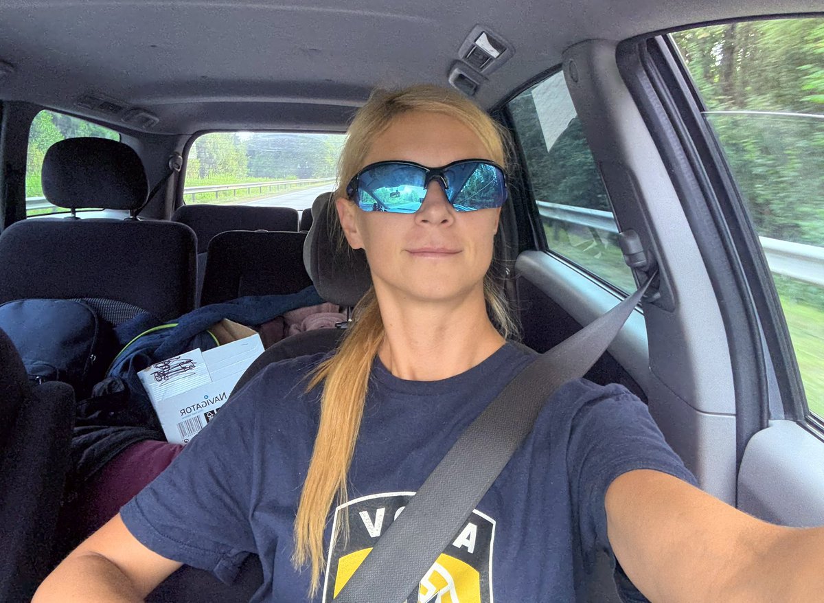 Atkal ceļā uz Ukrainu. Nu jau savā 19.braucienā. Palīdzam un atbalstām. Īpaši šobrīd tas ir ļoti svarīgi,kad viens jukušais “miera sarunas” mēģina realizēt  ar intensīviem dronu un raķešu uzbrukumiem pa Ukrainas civiliedzīvotājiem. #StandWithUkraine 🇺🇦🇱🇻