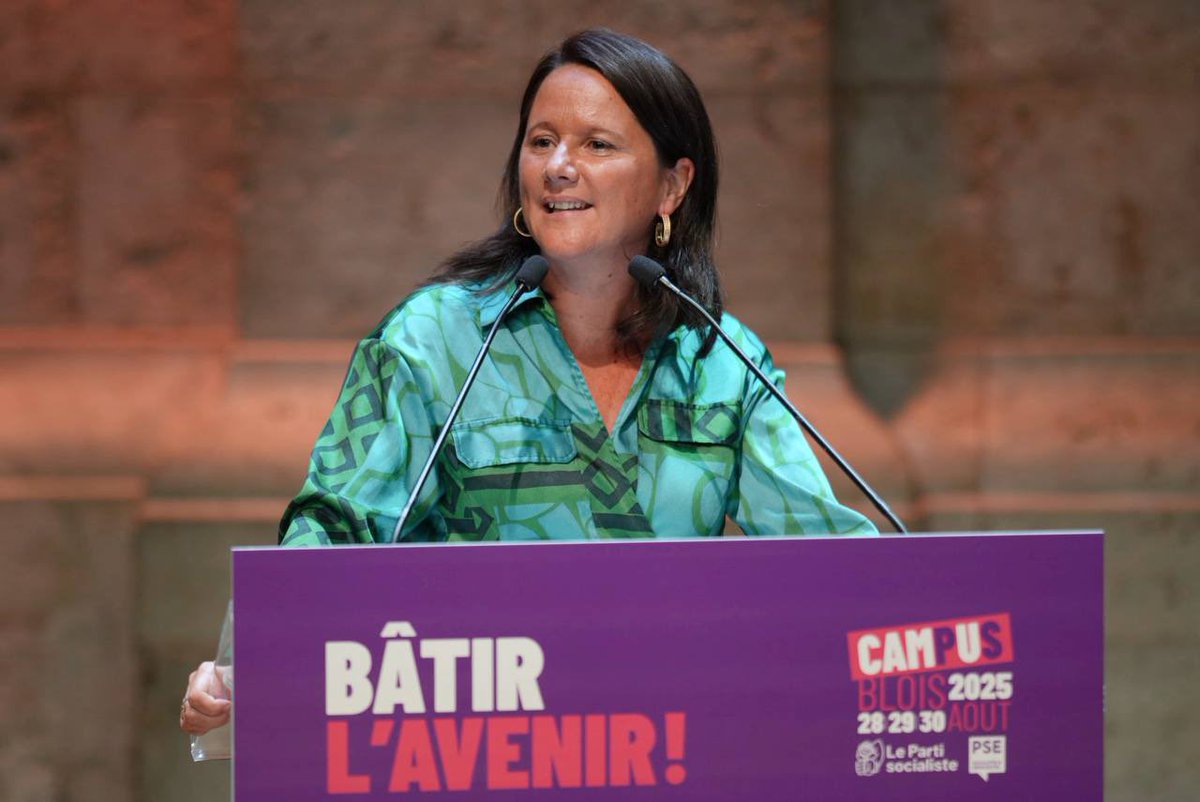 isabelle_rocca's tweet photo. Bâtir l’union ! Bâtir l’avenir ! ✊🏻🌹

Salle comble au #CamPuS25 pour se rappeler les défis et les essentiels de notre nouvelle gauche qui n’a qu’une ambition : enrayer la bascule fasciste et changer à nouveau la vie ! 

@faureolivier @Johanna_Rolland @marinetondelier @RaquelGarridoFr @CastetsLucie @Francois_Ruffin @Benjam1Lucas @DieynabaDiopAN @L_Deffontaines 

#rentréesociale #rentréepolitique #censureBayrou #stopMacron
#frontpopulaire2027 #Europeprogressiste