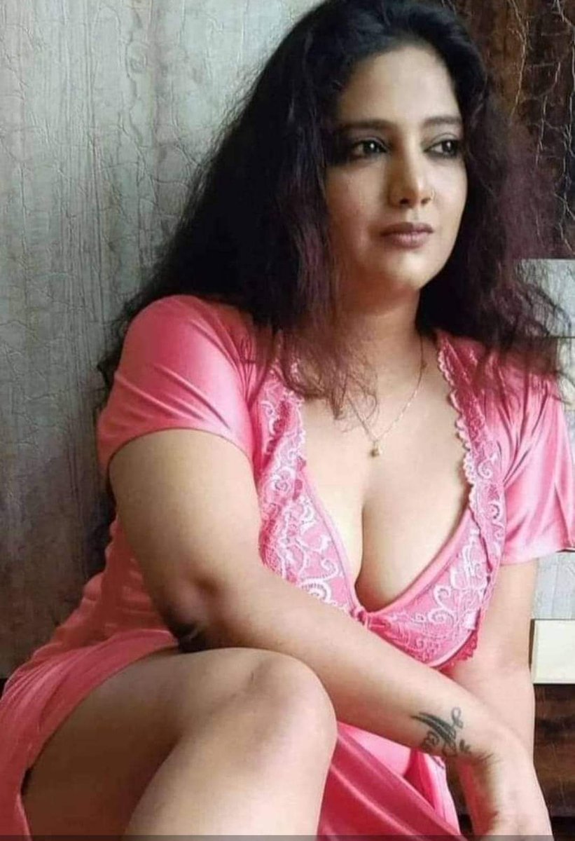 Mooch1572183's tweet image. औरत बदचलन होती नहीं है बन जाती है शादी के बाद जब उसको दहेज में मिले बेड पर उसकी ठुकाई अच्छे से नहीं होती तब हम औरतें पति के पीठ पीछे छुपकर ग़ैर मर्द को उसी बेड पर बुलाती हूँ जिसपर  सिर्फ़ पति और पत्नी का लेटने का हक होता है उसी बेड पर ताबड़ तोड़ ठुकाई कोई ग़ैर मर्द करता है ❤❤💋