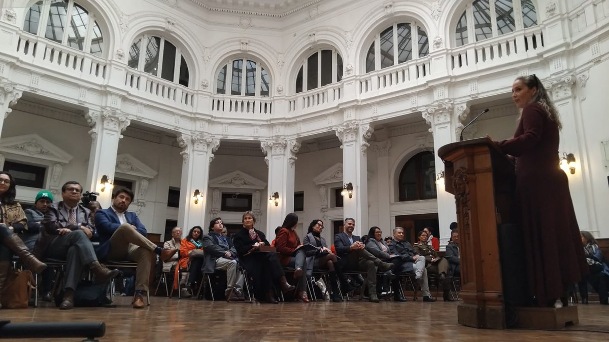 [Ahora]: Comienza última Cuenta Pública del #Sename, gestión 2024- agosto 2025, encabezada por la directora nacional del servicio, María Eugenia Fernández.