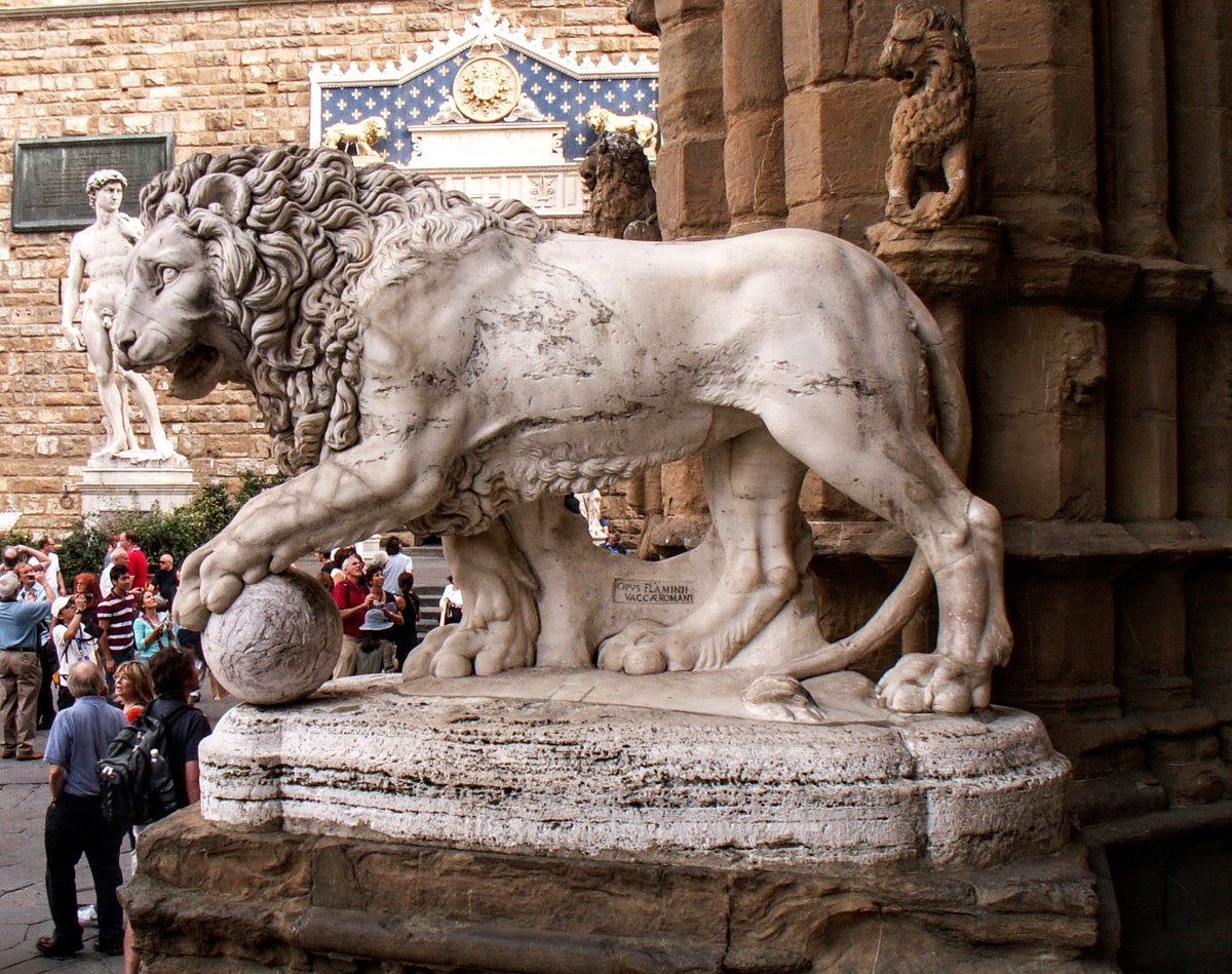 #AlphabetChallenge #WeekIforIconic 
Florence's Piazza del Signoria, with the copy of Michelangelo's statue of David standing outside the Palazzo Vecchio
