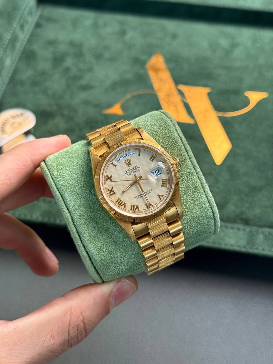 You can’t help but fall in love with her at first sight, right?

Rolex Daydate 18248 
Bark Finish w pyramid dial 
T serial circa 1996 
Watch only 

DM for the deal 🫰🏻