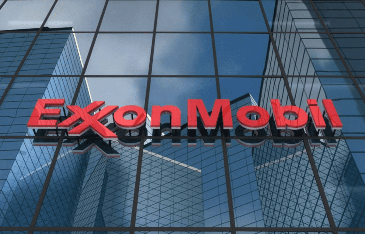 shukla_neha's tweet image. E) 2025
1) August: Russian government #allows foreign companies, including #ExxonMobil, possibility to reclaim stakes in Sakhalin-1 #AlaskaSummit 
2) ExxonMobil reportedly in confidential talks with Rosneft regarding re-entry #RussianOil 
(6/n)