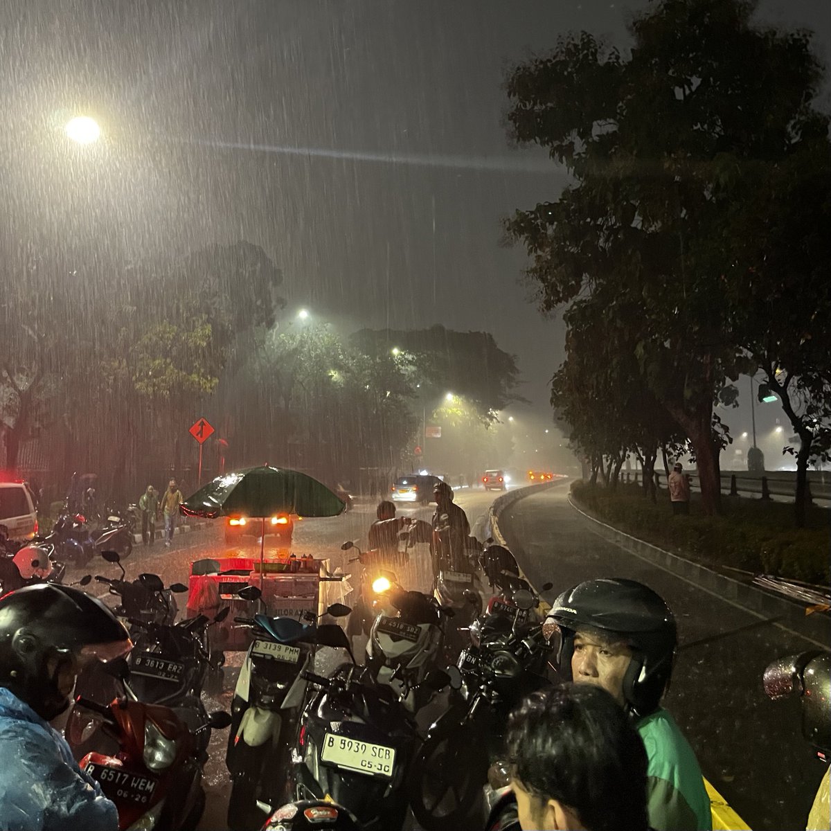 Humanies Project tweet media